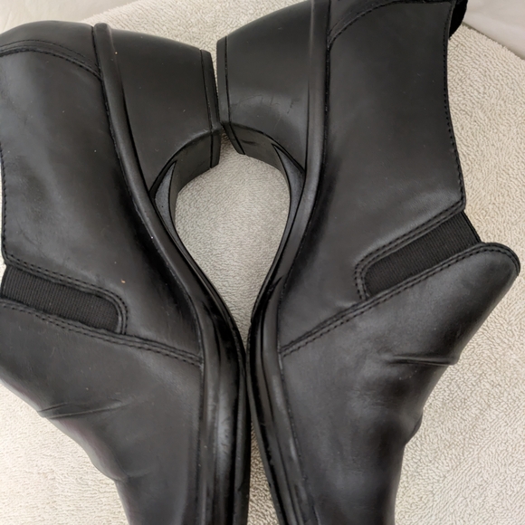 Clarks Black Leather Slip On Loafers Womens 10W Comfort Work Shoes - Picture 3 of 8